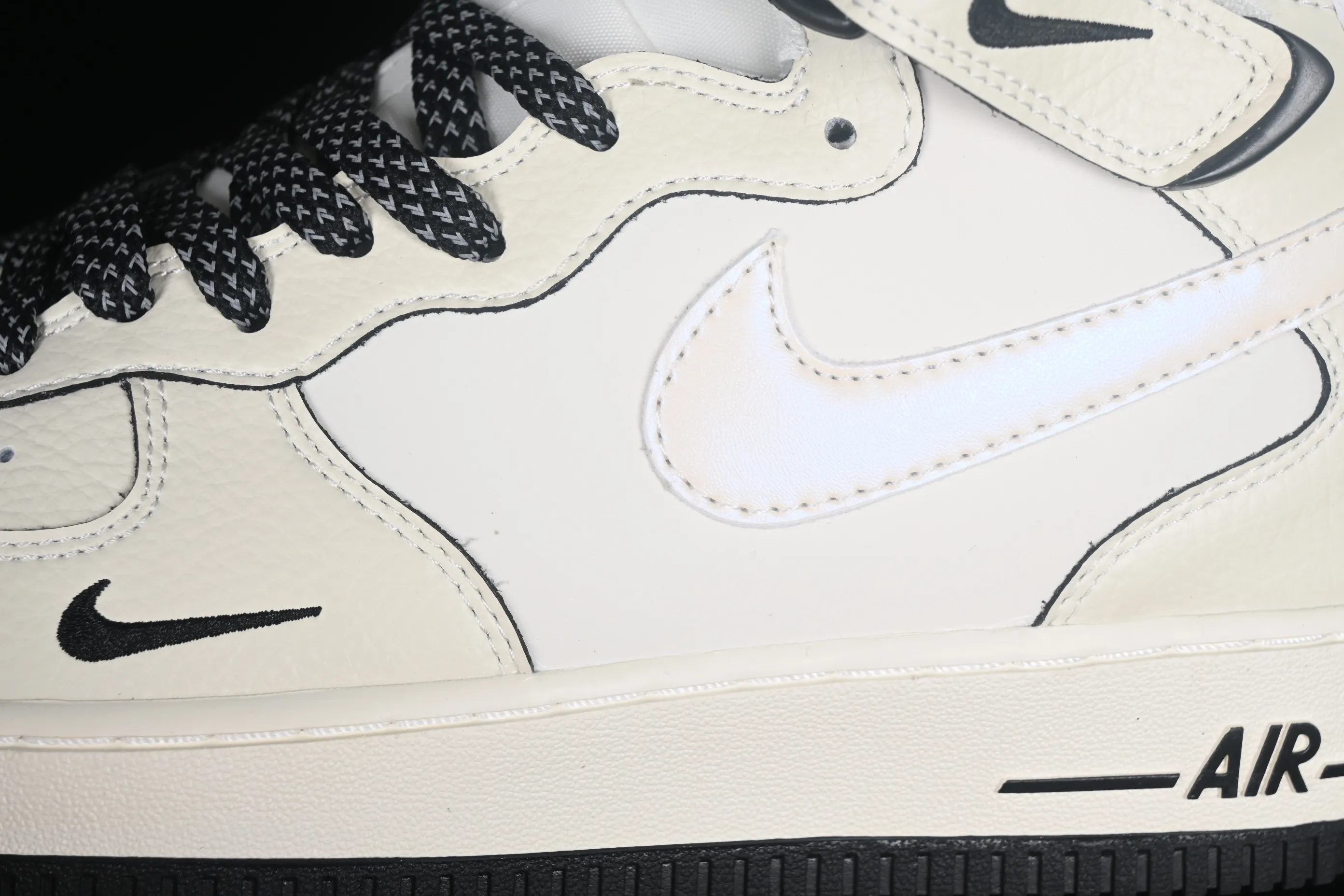 All categories Nk Air Force 1 Air Force series Nk Air Force 1 Mid Air Force mid-top Nk Air Force 1'07 Mid black pearlescent small hook Air Force One mid-top casual sneakers SG2356-807